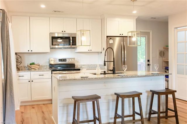 5 Kingslee LN, Hampton, VA 23669