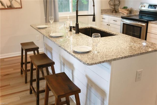 5 Kingslee LN, Hampton, VA 23669