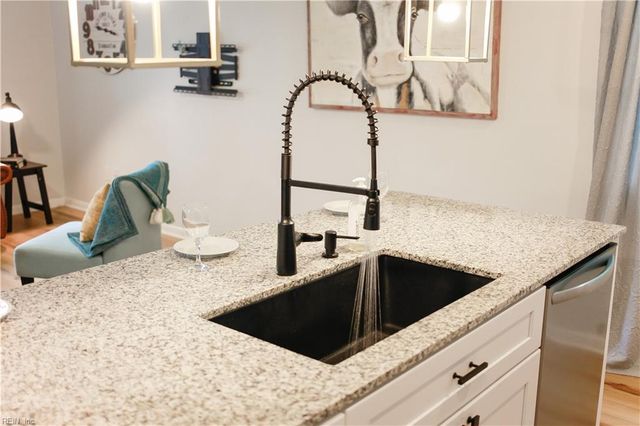 5 Kingslee LN, Hampton, VA 23669