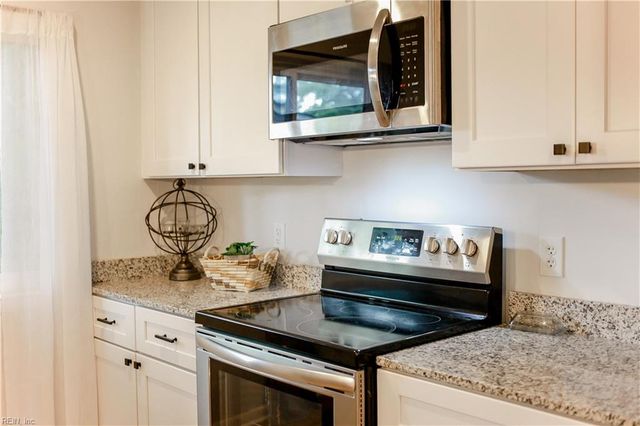 5 Kingslee LN, Hampton, VA 23669