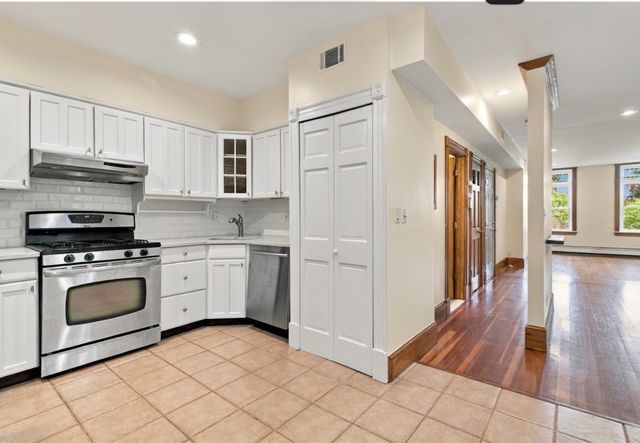 58 Myrtle St 2, Boston, MA 02114