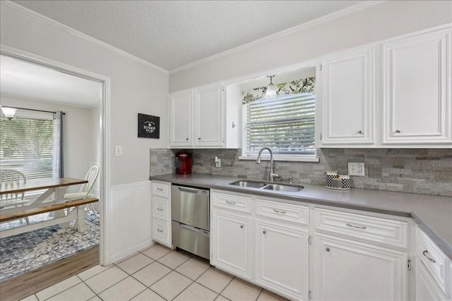 990 Chatwood Drive, Beaumont, TX 77706