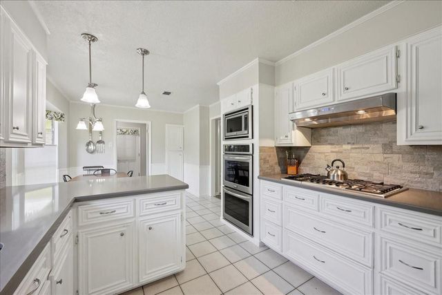 990 Chatwood Drive, Beaumont, TX 77706