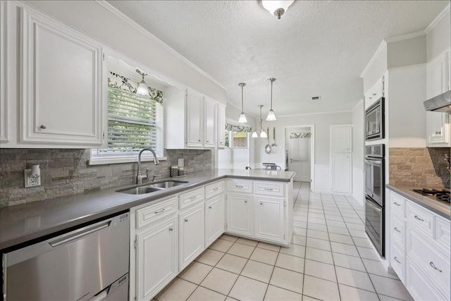 990 Chatwood Drive, Beaumont, TX 77706