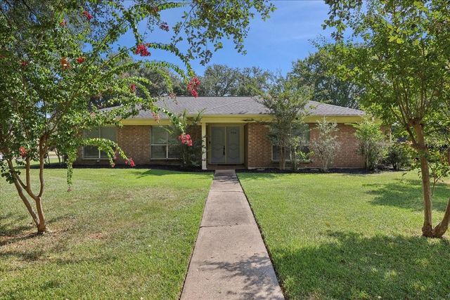 990 Chatwood Drive, Beaumont, TX 77706