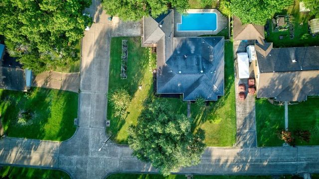 990 Chatwood Drive, Beaumont, TX 77706