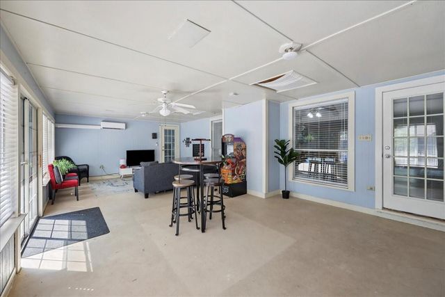 990 Chatwood Drive, Beaumont, TX 77706