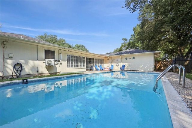 990 Chatwood Drive, Beaumont, TX 77706