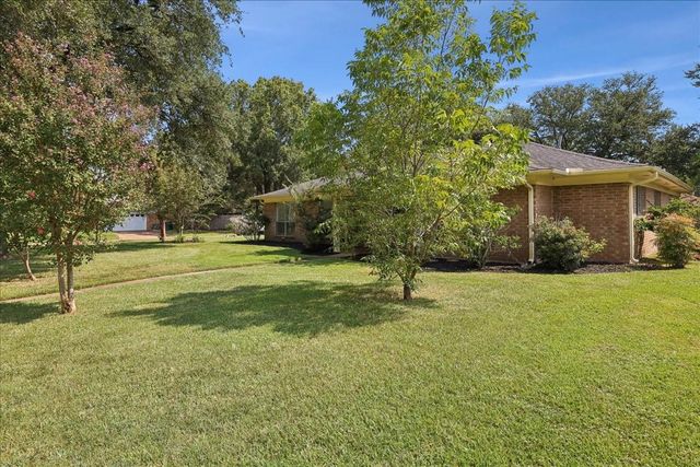 990 Chatwood Drive, Beaumont, TX 77706