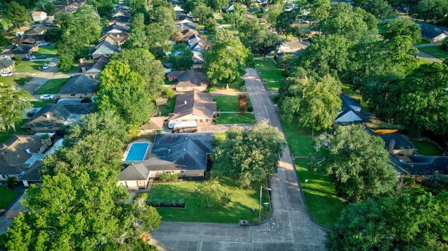 990 Chatwood Drive, Beaumont, TX 77706