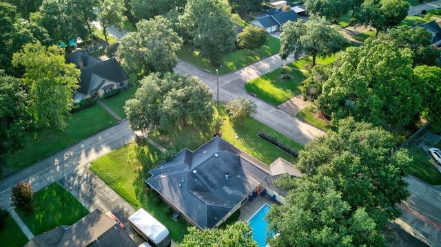 990 Chatwood Drive, Beaumont, TX 77706