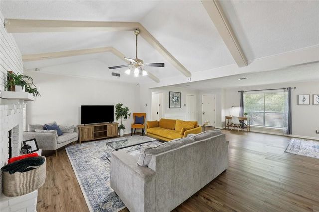 990 Chatwood Drive, Beaumont, TX 77706