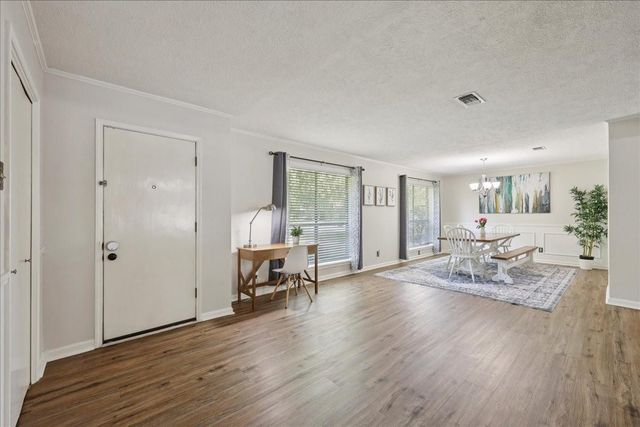990 Chatwood Drive, Beaumont, TX 77706