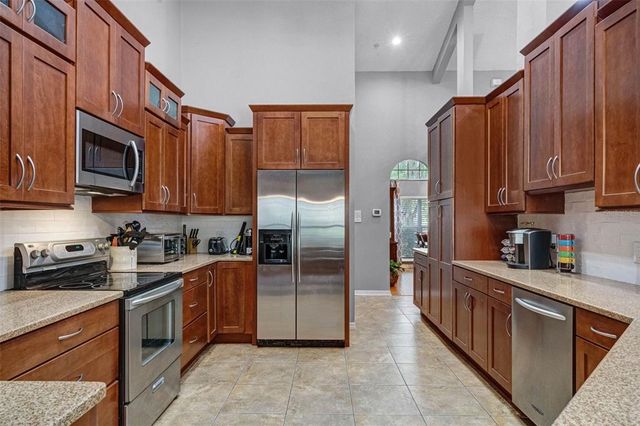 889 KENSINGTON GARDENS COURT, Oviedo, FL 32765