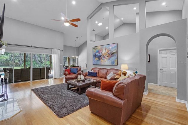 889 KENSINGTON GARDENS COURT, Oviedo, FL 32765