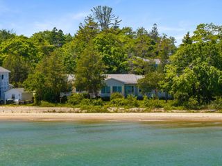 504 N Huron Avenue, Mackinaw City, MI 49701