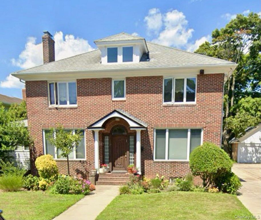 128 Hards Lane, Lawrence, NY 11559