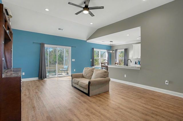 2520 Suzanne Dr., Conway, SC 29526