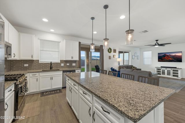 12077 E Bohlman Drive, Vail, AZ 85641
