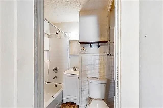 4028 E 68th Terrace, Kansas City, MO 64132