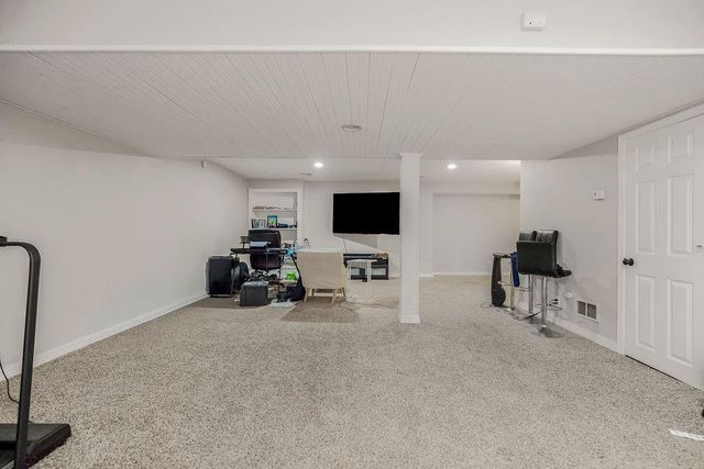 7514 N Lewis Avenue, Kansas City, MO 64158