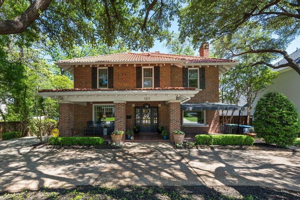1317 Virginia Place, Fort Worth, TX 76107