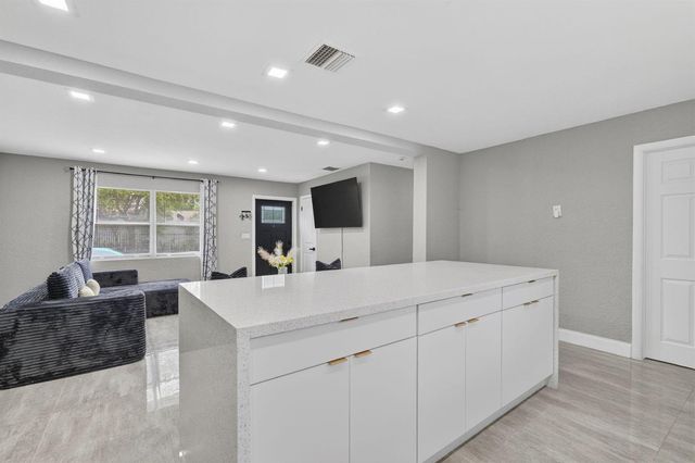 800 NW 6th Avenue, Pompano Beach, FL 33060