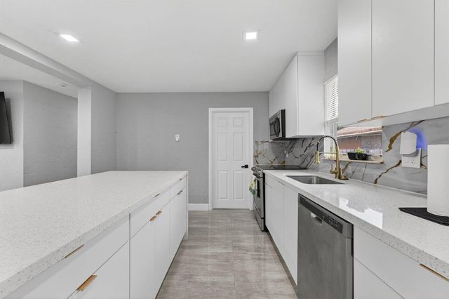 800 NW 6th Avenue, Pompano Beach, FL 33060