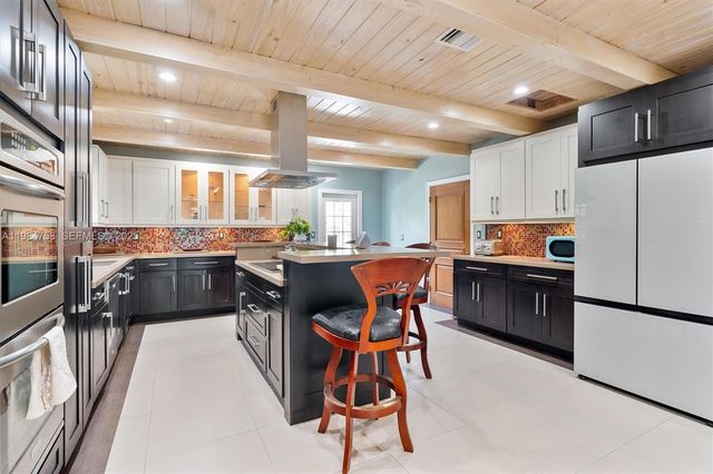 390 NE 103rd St, Miami Shores, FL 33138