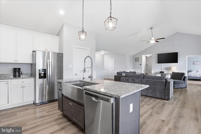 202 NAPLES WAY, Charles Town, WV 25414