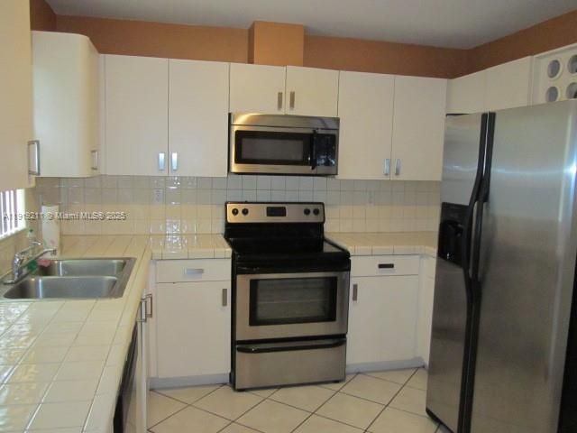 960 SW 95th Ave, Miami, FL 33174