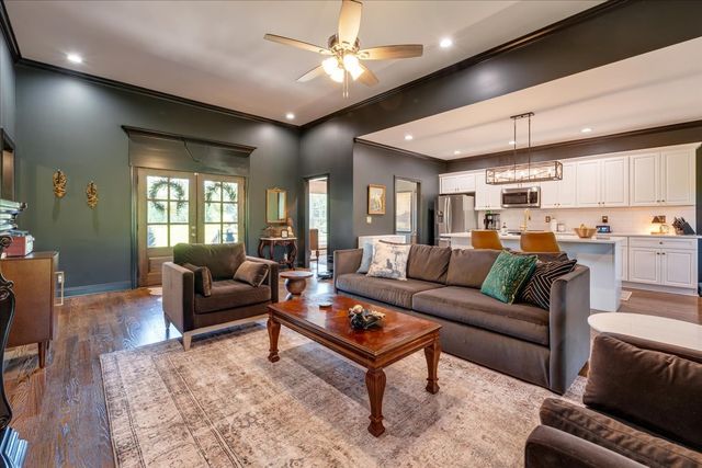 1301 Whiteside Hill Rd, Wartrace, TN 37183