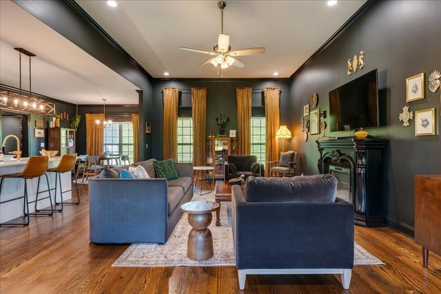 1301 Whiteside Hill Rd, Wartrace, TN 37183