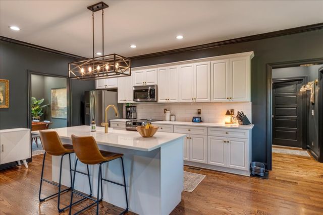 1301 Whiteside Hill Rd, Wartrace, TN 37183