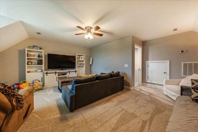 1301 Whiteside Hill Rd, Wartrace, TN 37183