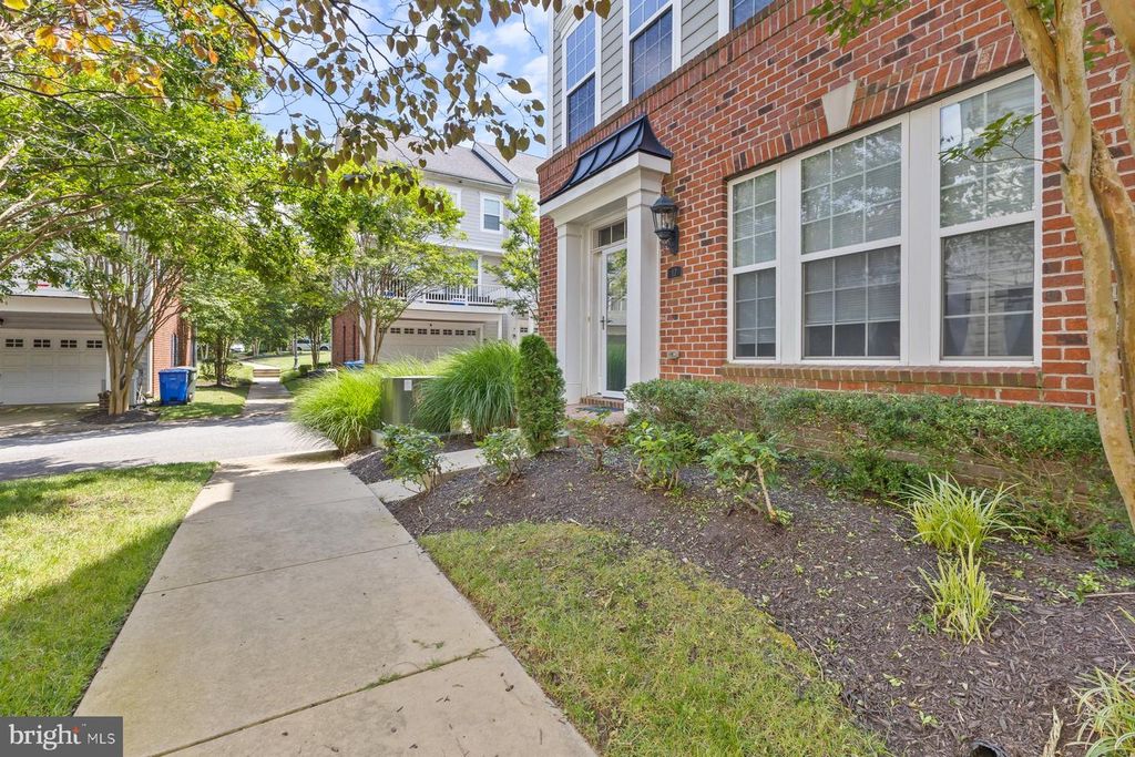 17 STEEPLECHASE DR, La Plata, MD 20646