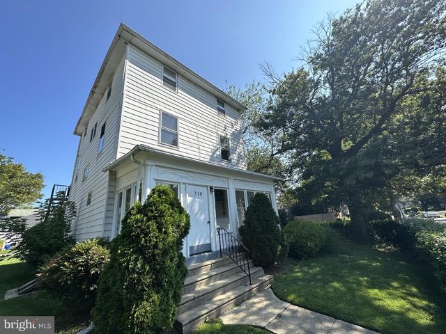 719 PEMBROKE AVE, East Lansdowne, PA 19050