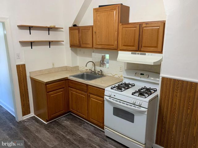 719 PEMBROKE AVE, East Lansdowne, PA 19050