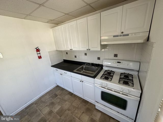 719 PEMBROKE AVE, East Lansdowne, PA 19050