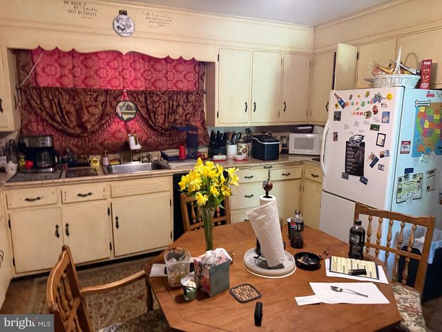 7 BROOKDALE DR, Cherry Hill, NJ 08034