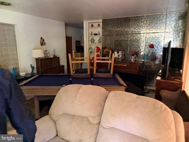 7 BROOKDALE DR, Cherry Hill, NJ 08034