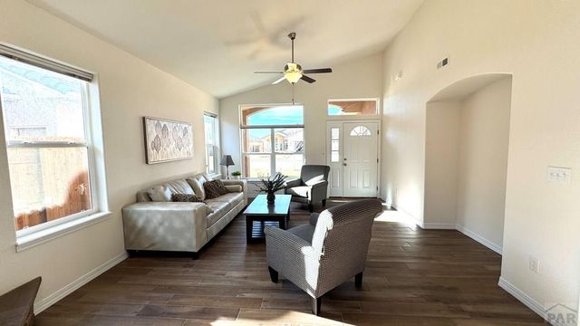 810 Thorncrest Dr, Pueblo, CO 81005