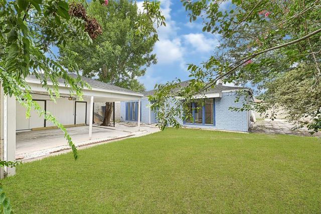 8302 Country Wind Lane, Houston, TX 77040