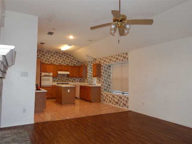 804 Sansome Drive, Arlington, TX 76018