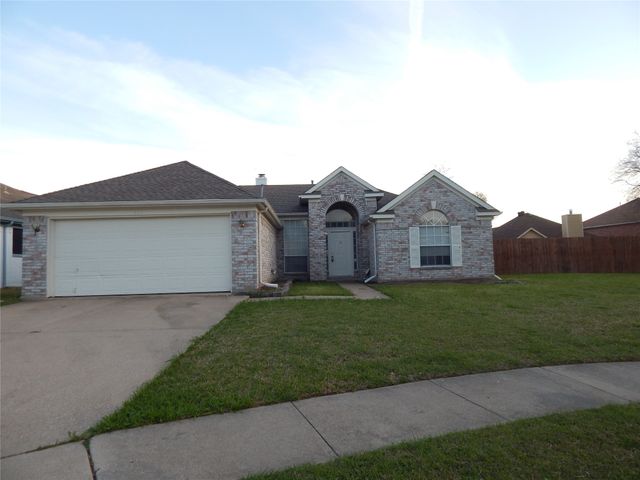 804 Sansome Drive, Arlington, TX 76018