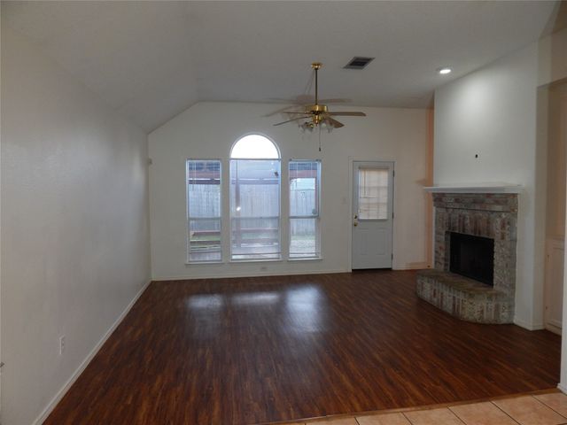 804 Sansome Drive, Arlington, TX 76018