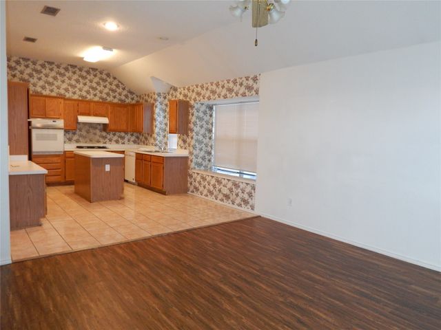 804 Sansome Drive, Arlington, TX 76018