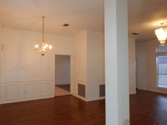 804 Sansome Drive, Arlington, TX 76018