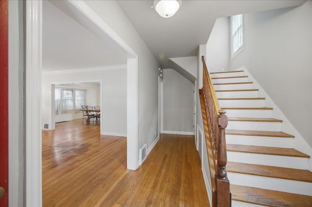 404 S Brainard Avenue, La Grange, IL 60525