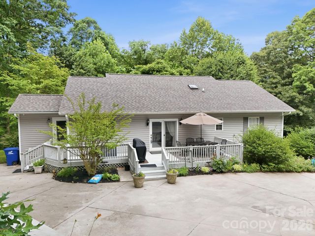 124 Lytle Cove Road, Swannanoa, NC 28778